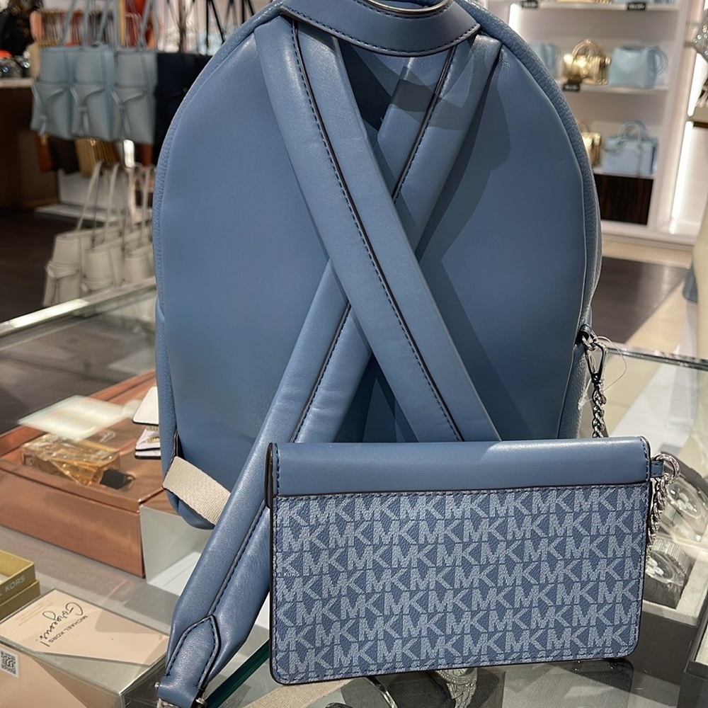 MICHAEL KORS Maisie Medium Pebbled Leather 2-in-1 Backpack
Denim 
NWT - Picture 8 of 16
